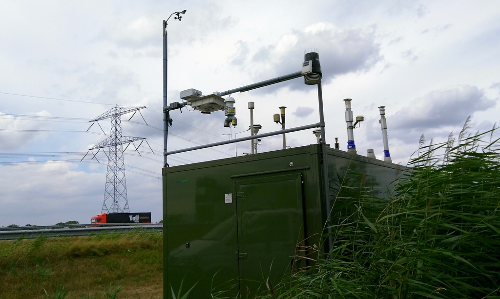 7. The RIVM sensor station, right near the highway